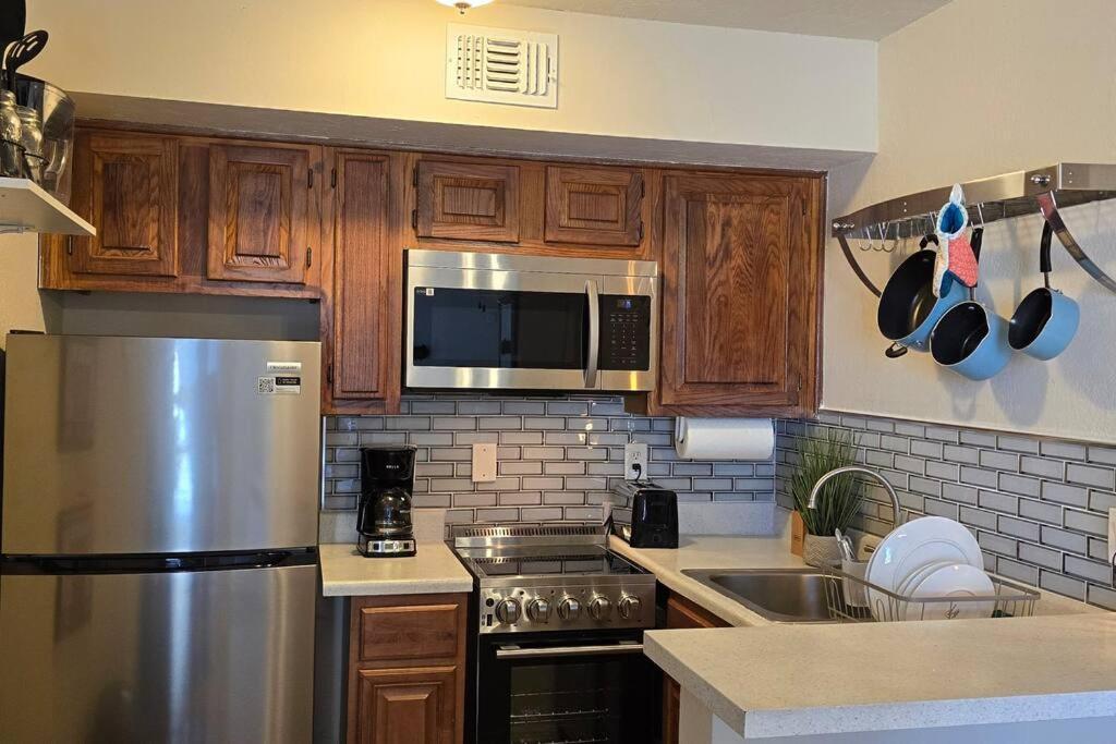 Cozy Updated Cove Of Heaven, 5Mins To Lake Hefner! Oklahoma City Exterior photo